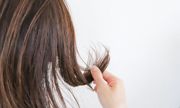 更年期の抜け毛の原因と治療方法を解説更年期の抜け毛の原因と治療方法を解説